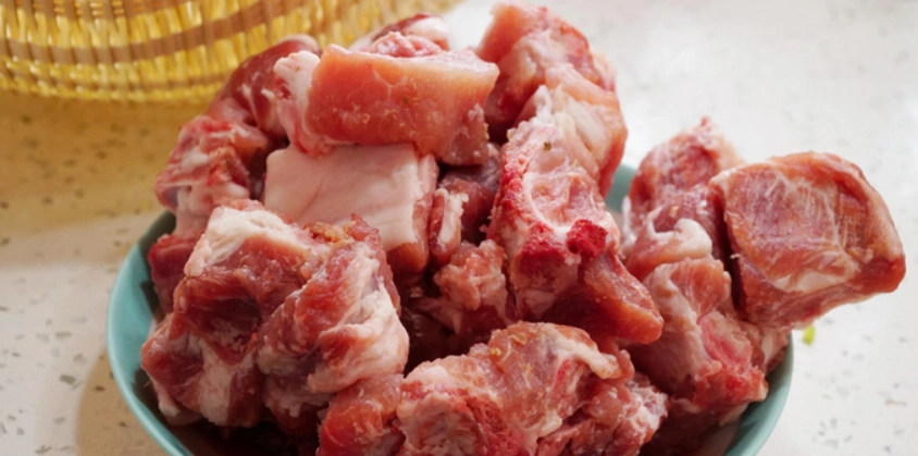 解凍排骨終極指南：科學方法鎖住肉汁，炸出完美台式排骨