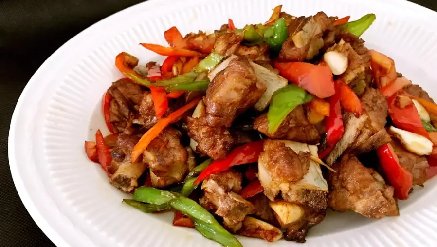 排骨沒退冰直接煮會怎樣？專家破解三大迷思與正確解凍法