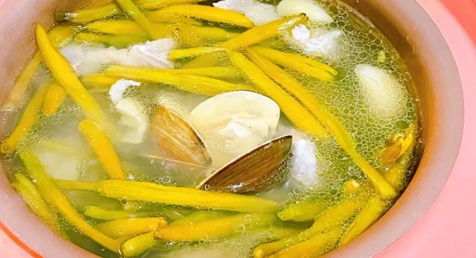 乾金針花湯終極指南：台灣家常湯品秘訣與健康功效