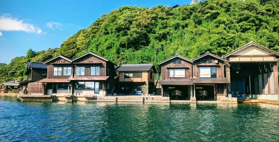 伊根舟屋住宿攻略：特色旅館推薦、交通與預訂全指南