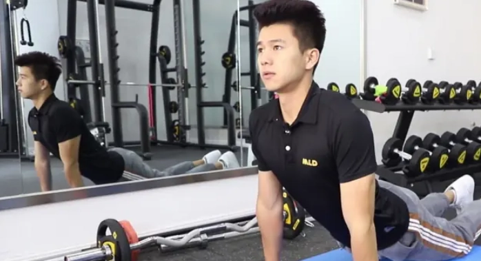 下背部拉筋全攻略：擺脫久坐痠痛，找回靈活腰背