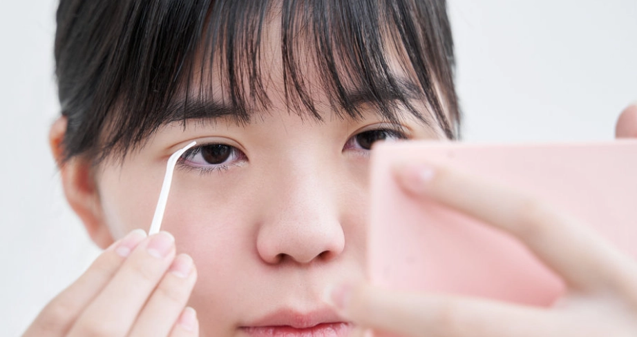 大小眼化妝技巧