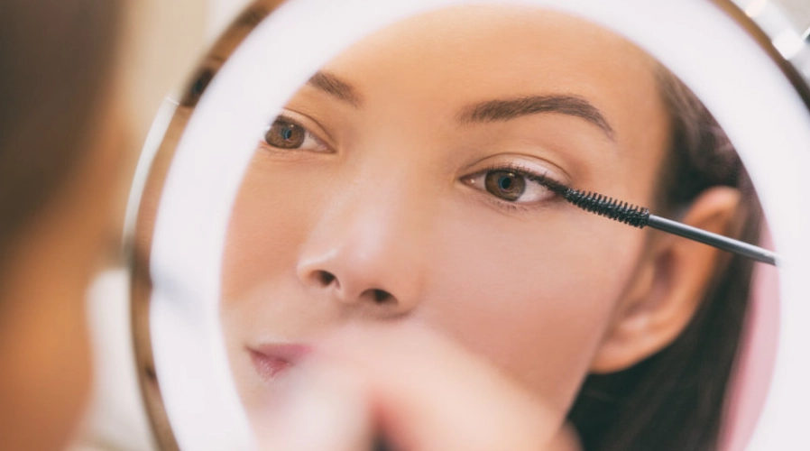 大小眼化妝技巧