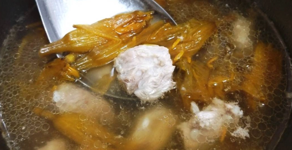 金針花湯功效 金針花湯功效