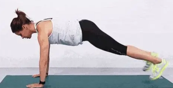 胸部下垂怎麼練？5個有效運動與專家避坑指南