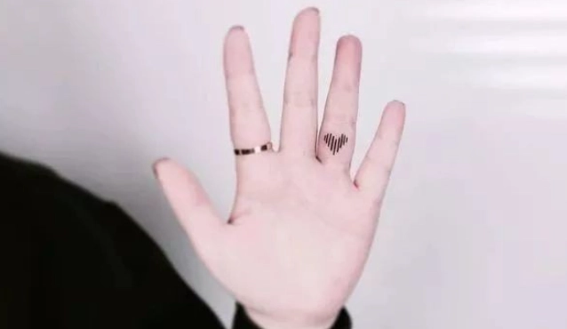 手指刺青缺點全解析：資深刺青師告訴你為什麼要三思