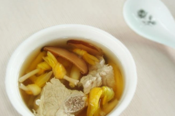 金針排骨湯做法