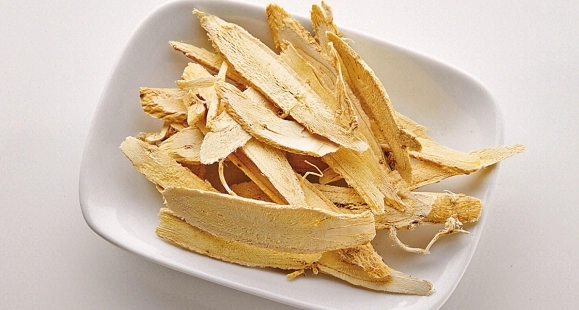 黃芪功效禁忌全解析：補氣聖品的正確用法與安全指南