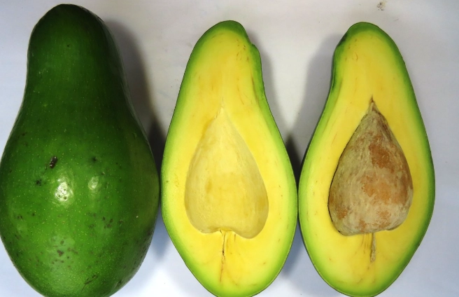 酪梨直接吃指南：從挑選、判斷熟度到美味吃法的完整攻略