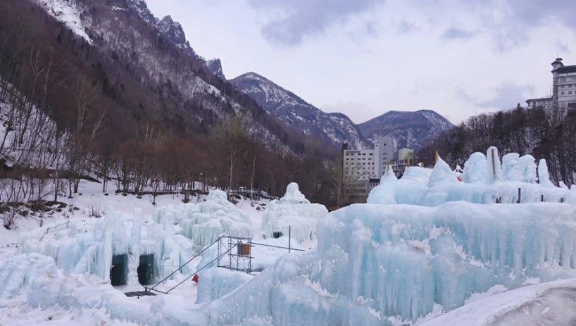 層雲峽冬天景點全攻略：冰瀑、溫泉與交通實用指南