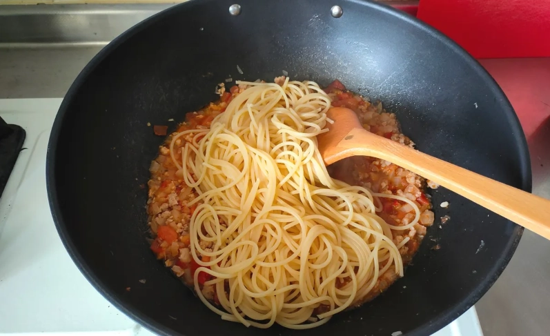 義大利麵甩鍋技巧