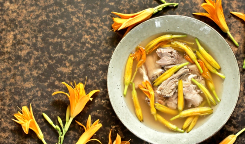 金針花解毒方法