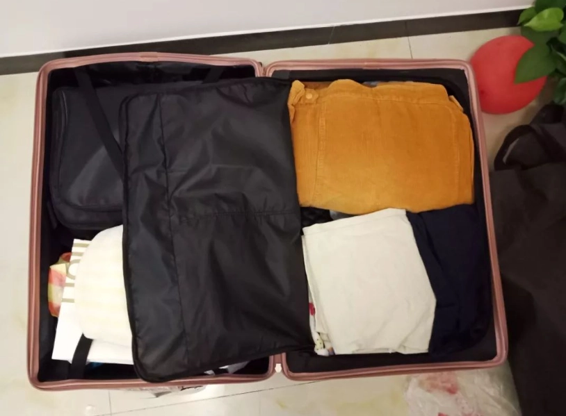 衣服摺法 行李箱