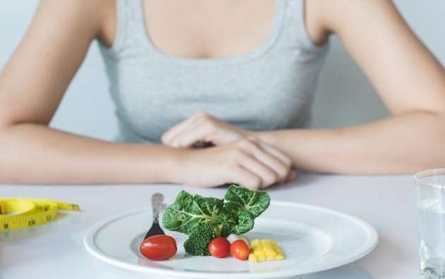 半夜肚子餓吃什麼不會胖 半夜肚子餓吃什麼不會胖