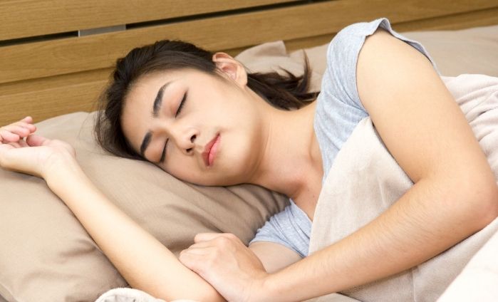 側睡姿勢正確方法