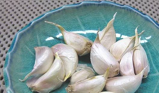 大蒜解酒方法