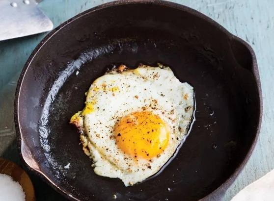 煎蛋不沾方法