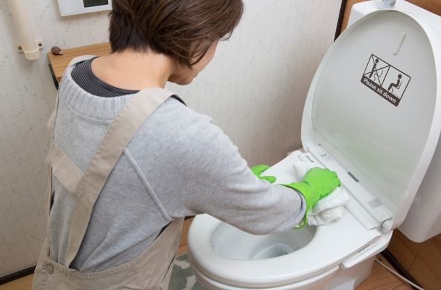 马桶顽固污渍去除