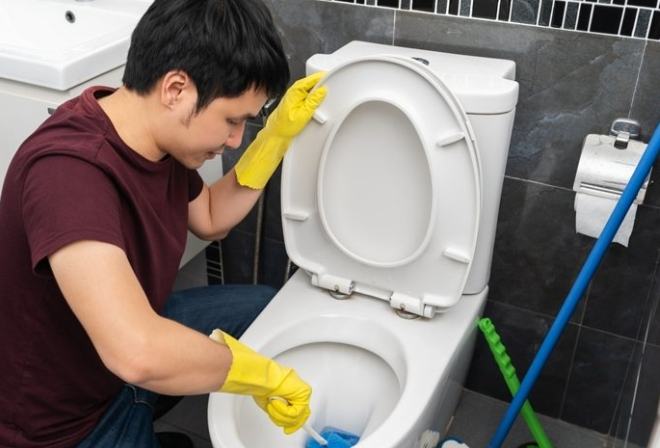 马桶顽固污渍去除