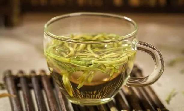 金針花泡水功效 金針花泡水功效