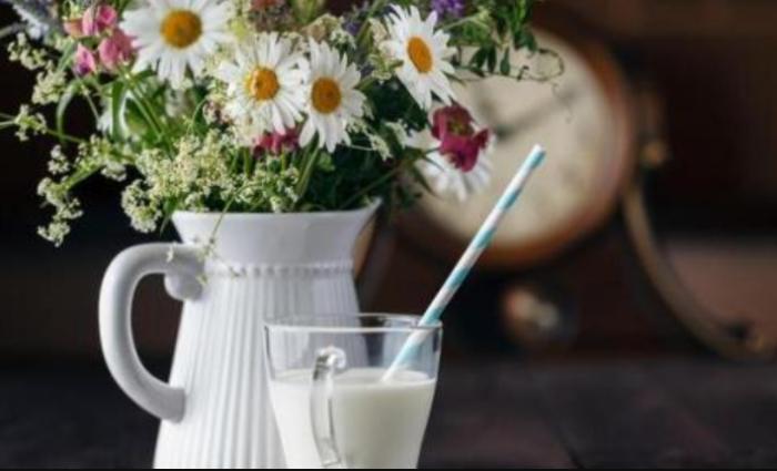 過期牛奶澆花 過期牛奶澆花