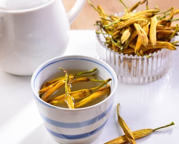 金針花泡水做法 金針花泡水做法