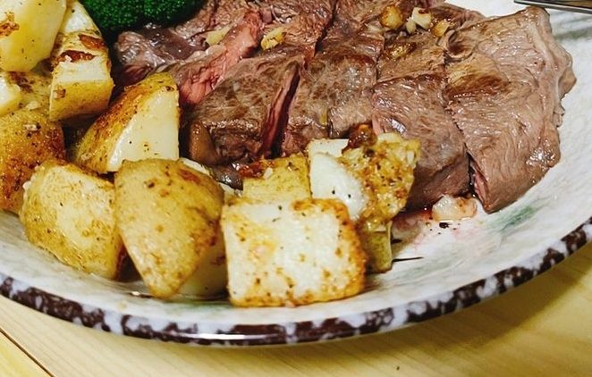 馬鈴薯搭配牛排