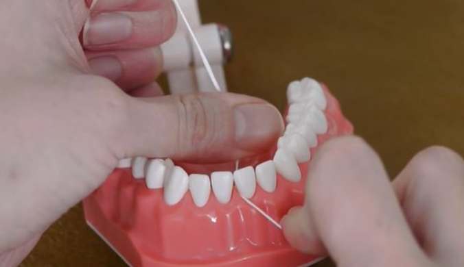 牙線正確使用方法