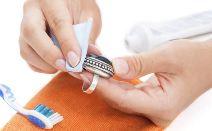 戒指氧化牙膏真的有效吗？完整使用评测与选购指南