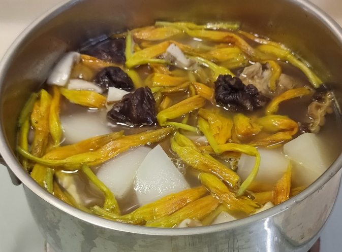 金針菇排骨湯做法