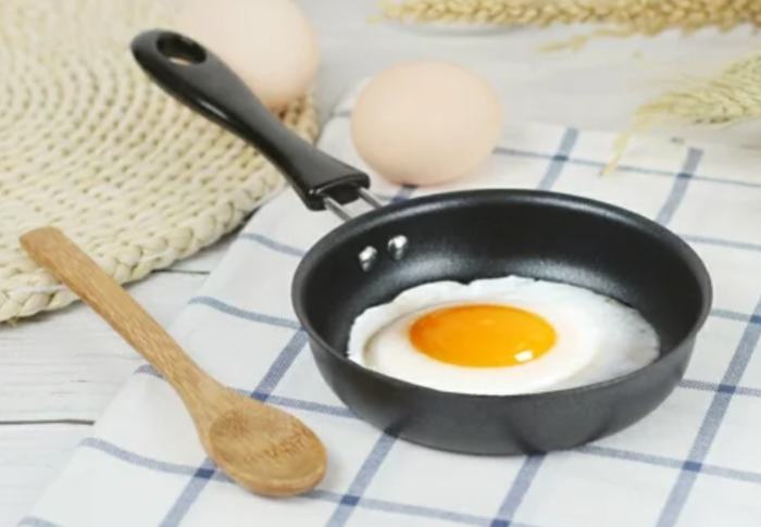 鐵鍋煎蛋沾鍋
