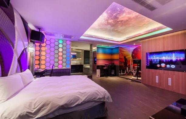 六福村汽車旅館