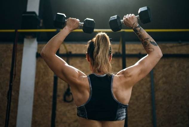 練背對女生的益處