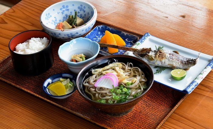 藤蔓橋附近餐廳