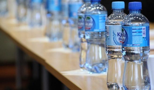 礦泉水開封後可以放多久 礦泉水開封後可以放多久