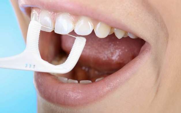 牙線棒清潔技巧