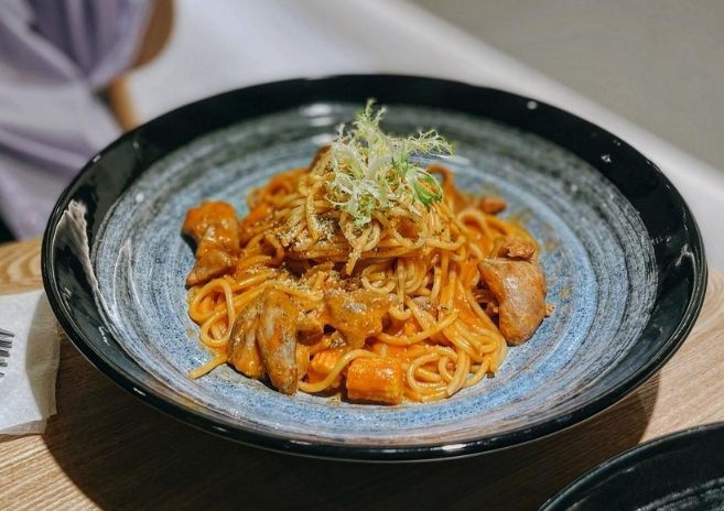 黑盤義大利麵食譜