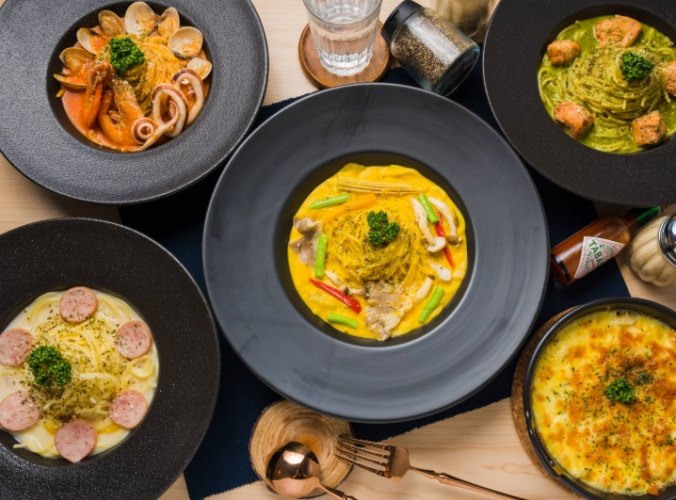 黑盤義大利麵做法