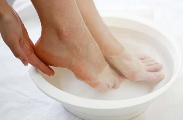 喝酒腳水腫原因 喝酒腳水腫原因