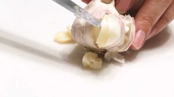 快速剥蒜方法 快速剥蒜方法