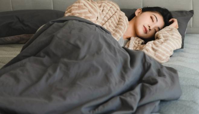 側睡姿勢正確方法