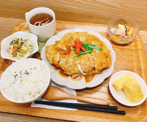 捷運站出口餐廳