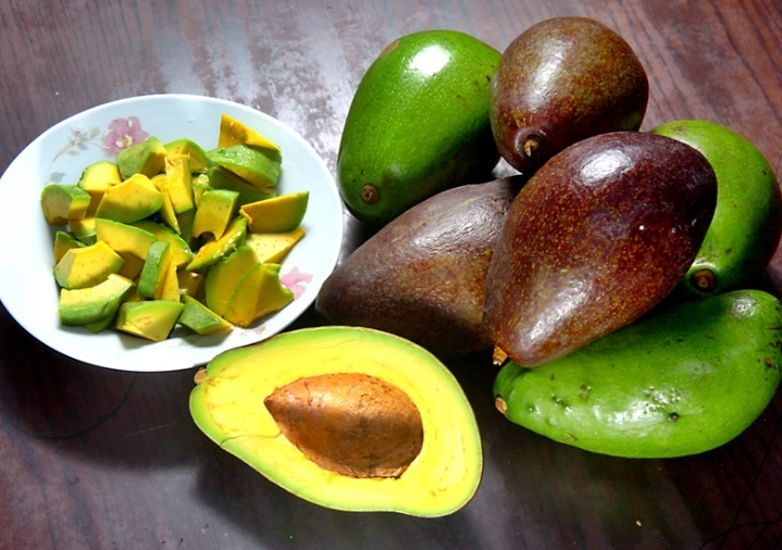 酪梨成熟判斷方法