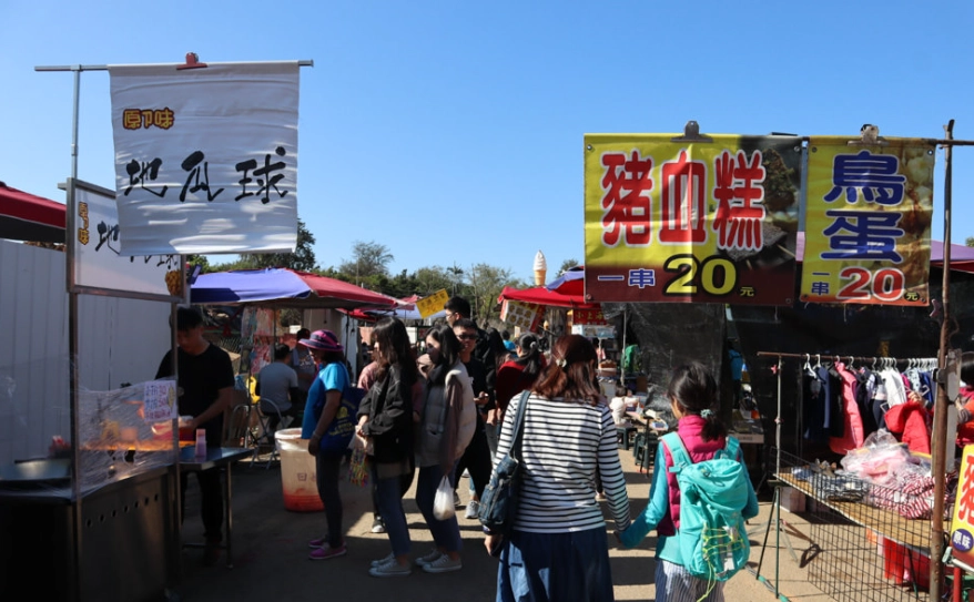 假日花市停车场 假日花市停车场