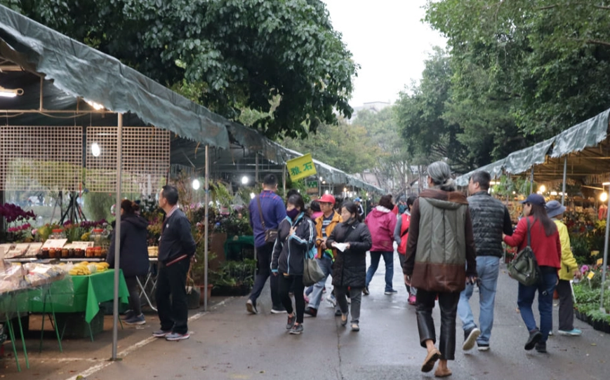 假日花市停车场 假日花市停车场