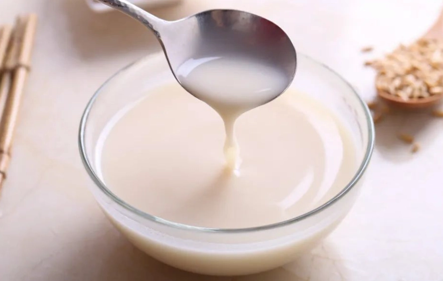 如何勾芡不反水？掌握3大關鍵與黃金比例，告別湯汁分離