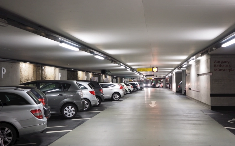 東門市場停車場