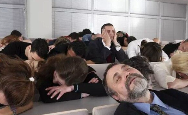 會議中保持清醒技巧