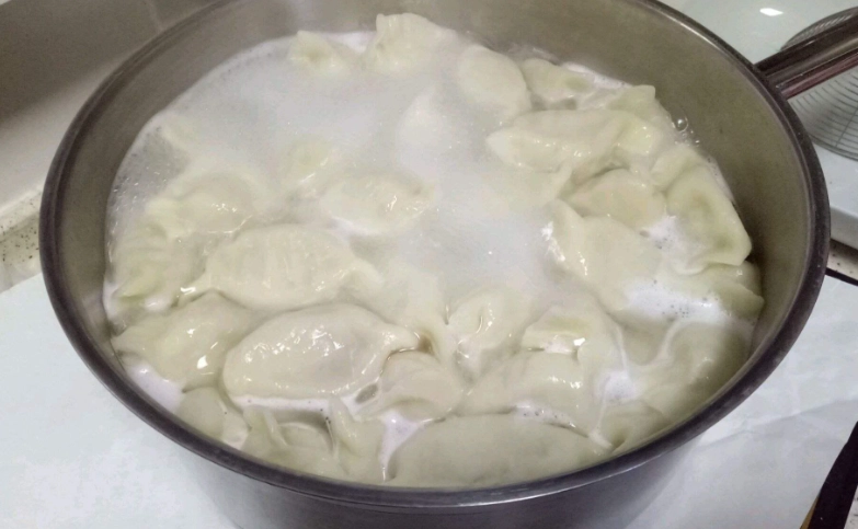 煮水餃湯技巧