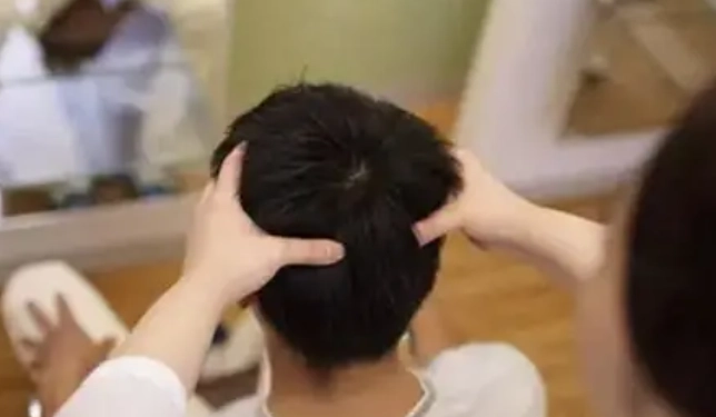 按摩頭皮生髮
